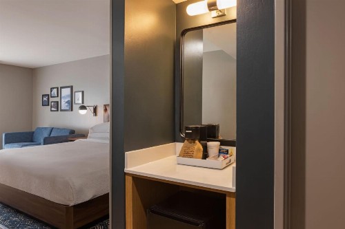 Four Points by Sheraton Bakersfield - image 4