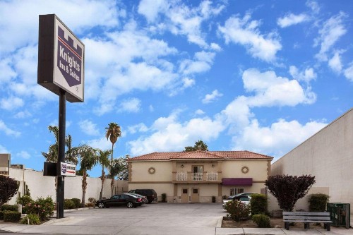 Knights Inn & Suites Bakersfield - image 1