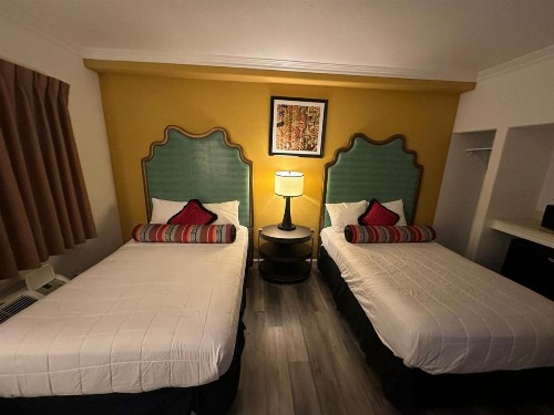 Knights Inn & Suites Bakersfield - image 10