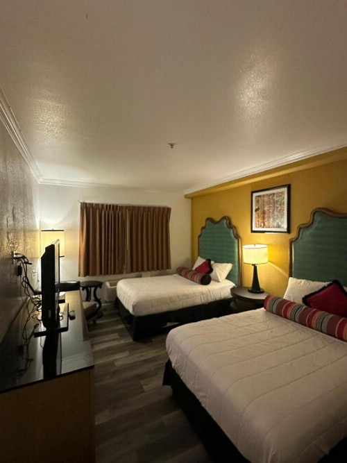 Knights Inn & Suites Bakersfield - image 11