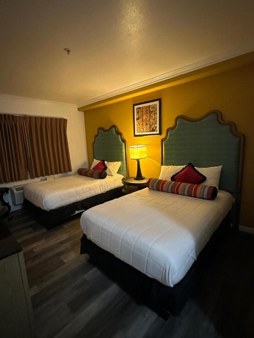 Knights Inn & Suites Bakersfield - image 12