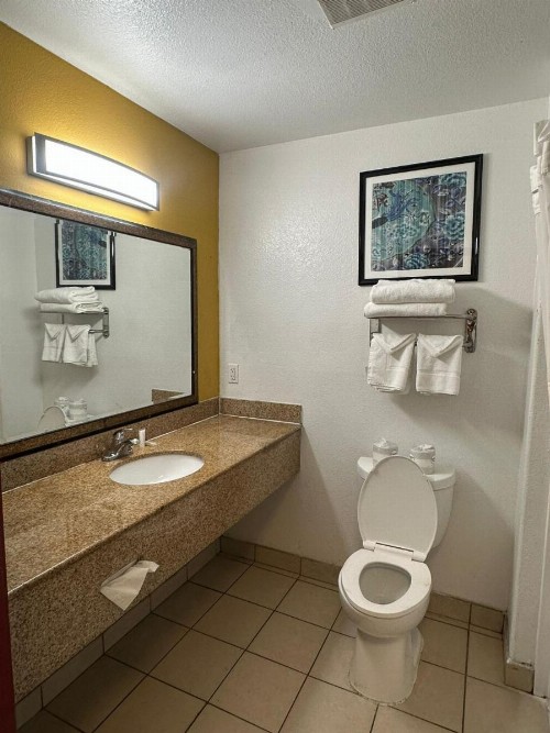 Knights Inn & Suites Bakersfield - image 14