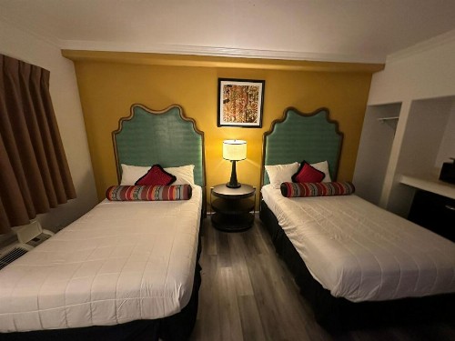 Knights Inn & Suites Bakersfield - image 17