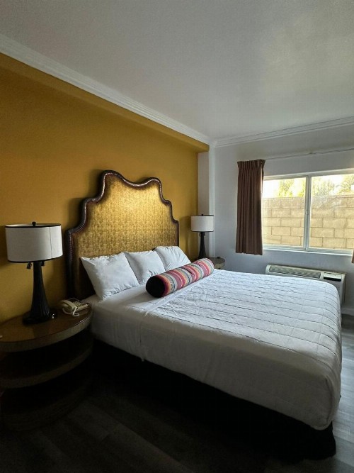 Knights Inn & Suites Bakersfield - image 4