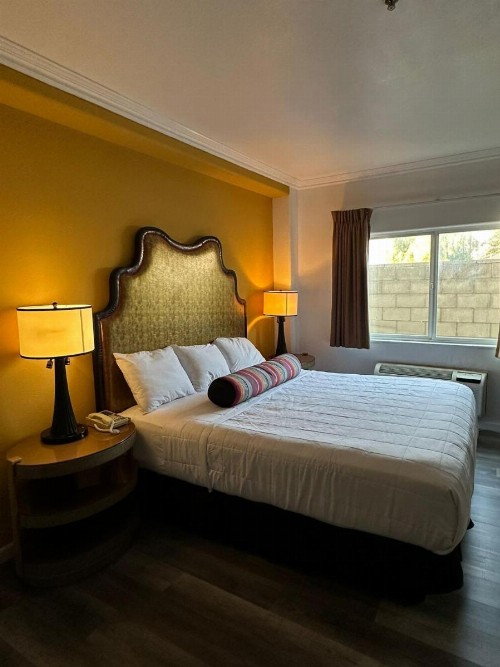 Knights Inn & Suites Bakersfield - image 5
