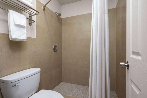 Rosedale Inn Bakersfield - image 30