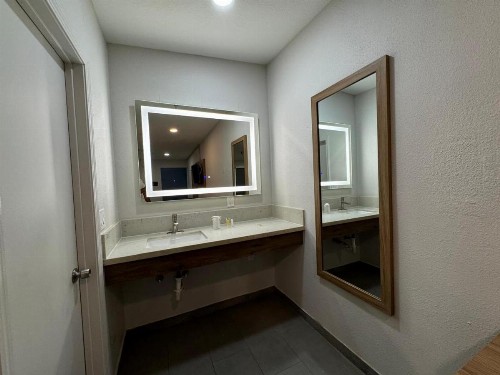 Rosedale Inn Bakersfield - image 31