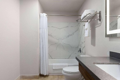 Rosedale Inn Bakersfield - image 4