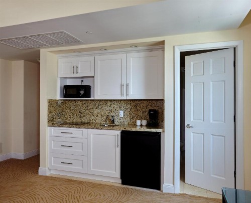 Sea View Hotel - image 11