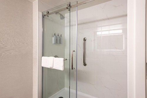 Courtyard by Marriott Baldwin Park - image 10