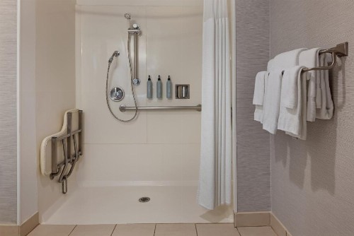 Courtyard by Marriott Baldwin Park - image 19