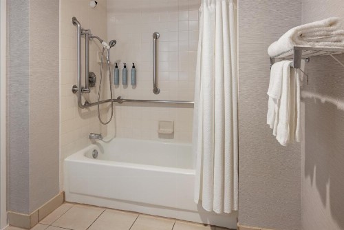 Courtyard by Marriott Baldwin Park - image 22