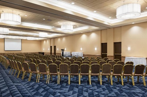 Courtyard by Marriott Baldwin Park - image 35