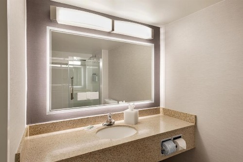 Courtyard by Marriott Baldwin Park - image 8