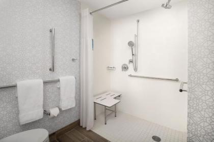 Hampton Inn Baltimore-Downtown-Convention Center - image 6