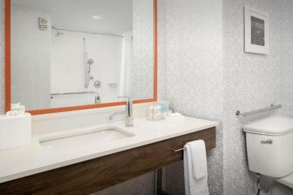 Hampton Inn Baltimore-Downtown-Convention Center - image 8