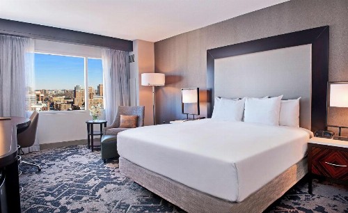 Hilton Baltimore Inner Harbor - image 3
