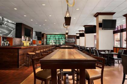 Radisson Hotel Baltimore Downtown-Inner Harbor - image 7