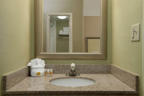Days Inn by Wyndham Baltimore Inner Harbor - image 14