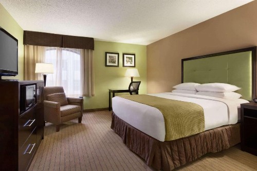 Days Inn by Wyndham Baltimore Inner Harbor - image 18