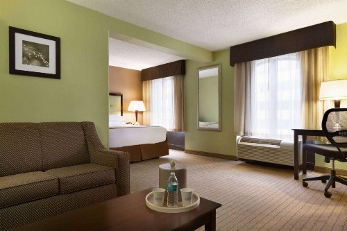 Days Inn by Wyndham Baltimore Inner Harbor - image 2
