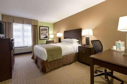 Days Inn by Wyndham Baltimore Inner Harbor - image 21