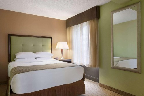 Days Inn by Wyndham Baltimore Inner Harbor - image 9
