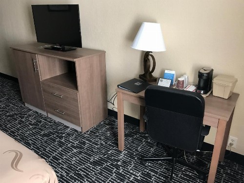 Quality inn near Pimlico Racetrack - image 15