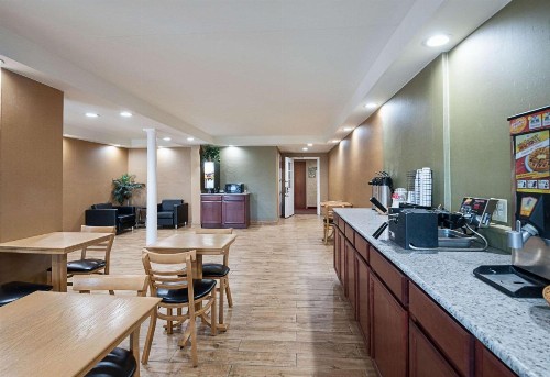 Quality inn near Pimlico Racetrack - image 28