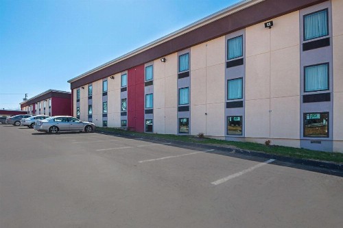 Quality inn near Pimlico Racetrack - image 7
