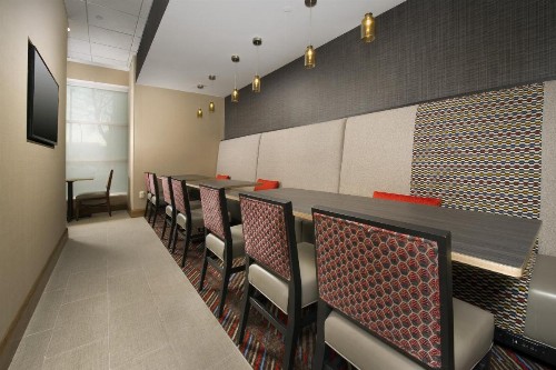 Holiday Inn Express Baltimore At The Stadiums an IHG Hotel - image 10