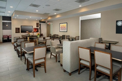 Holiday Inn Express Baltimore At The Stadiums an IHG Hotel - image 15