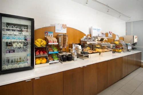 Holiday Inn Express Baltimore At The Stadiums an IHG Hotel - image 2