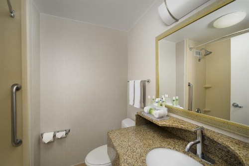 Holiday Inn Express Baltimore At The Stadiums an IHG Hotel - image 25