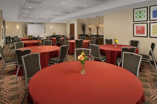 Holiday Inn Express Baltimore At The Stadiums an IHG Hotel - image 27