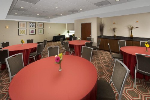 Holiday Inn Express Baltimore At The Stadiums an IHG Hotel - image 29