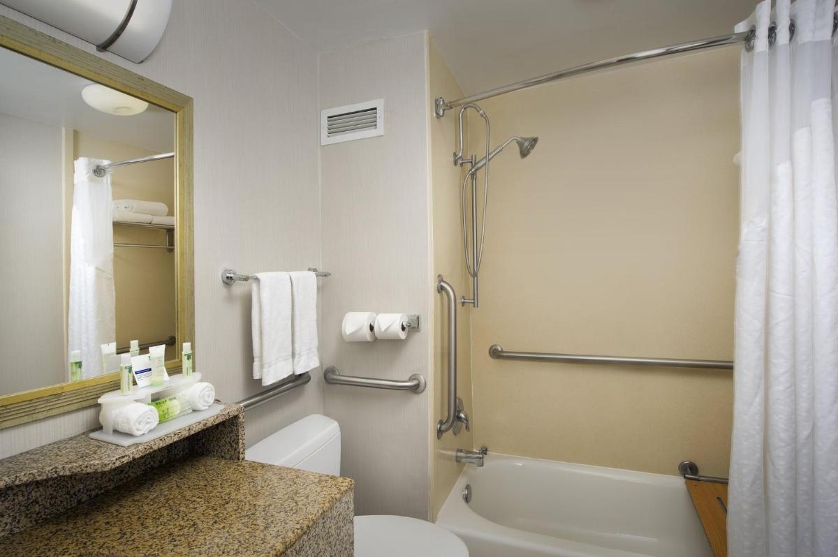 Holiday Inn Express Baltimore At The Stadiums an IHG Hotel - image 3