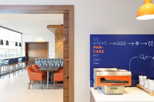 Holiday Inn Express Baltimore At The Stadiums an IHG Hotel - image 31