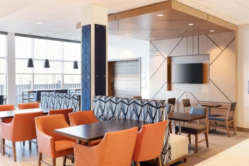 Holiday Inn Express Baltimore At The Stadiums an IHG Hotel - image 37