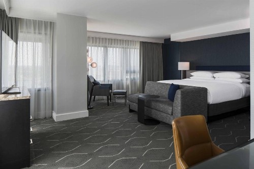 Renaissance Baltimore Harborplace Hotel - image 18