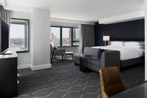 Renaissance Baltimore Harborplace Hotel - image 19