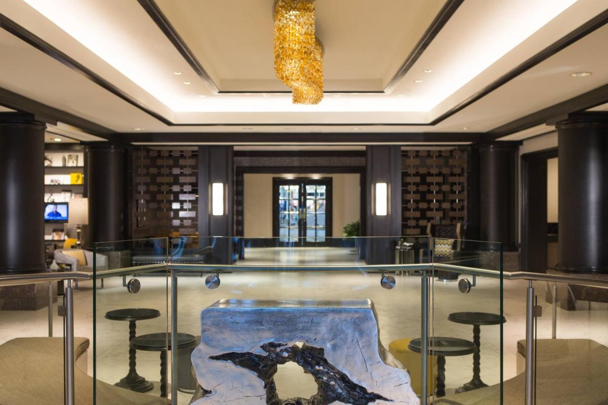 Renaissance Baltimore Harborplace Hotel - image 2
