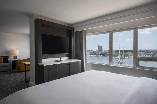 Renaissance Baltimore Harborplace Hotel - image 20