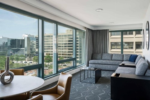 Renaissance Baltimore Harborplace Hotel - image 22