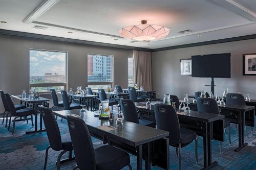 Renaissance Baltimore Harborplace Hotel - image 37