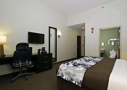 Sleep Inn & Suites Downtown Inner Harbor - image 2