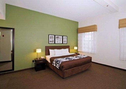 Sleep Inn & Suites Downtown Inner Harbor - image 6