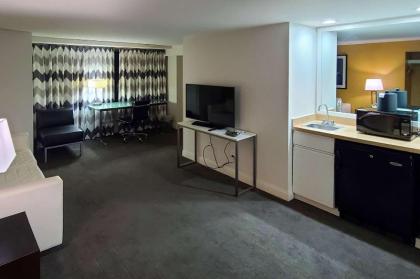 Comfort Inn & Suites Baltimore Inner Harbor - image 6