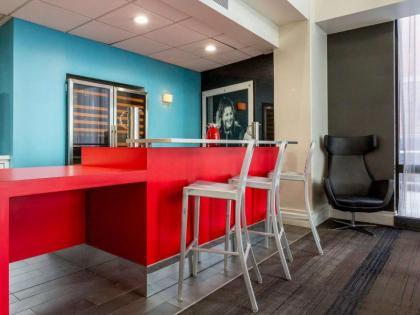 Comfort Inn & Suites Baltimore Inner Harbor - image 11