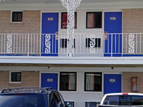 Motel 6 Baltimore Downtown - image 1